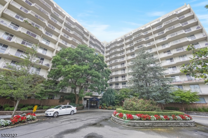 1055 River Road, Unit 814 Edgewater, NJ 07020 - Photo 30 of 33