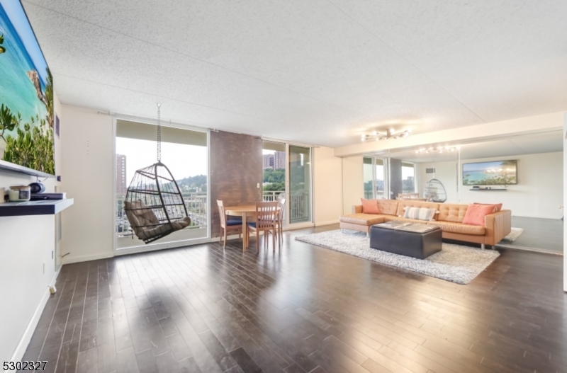 1055 River Road, Unit 814 Edgewater, NJ 07020 - Photo 3 of 33