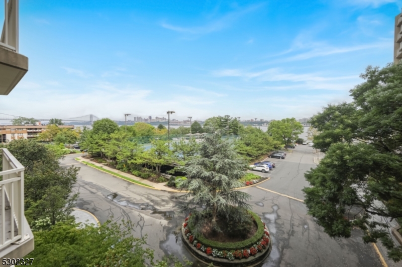 1055 River Road, Unit 814 Edgewater, NJ 07020 - Photo 32 of 33