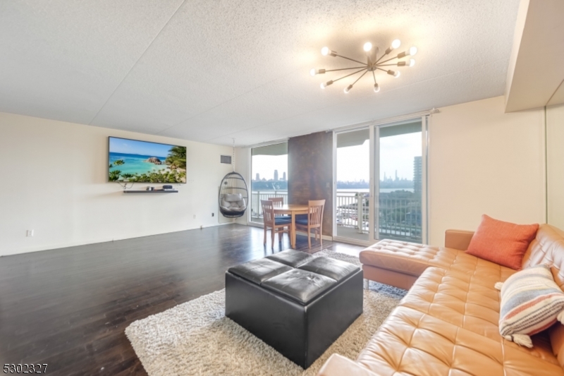 1055 River Road, Unit 814 Edgewater, NJ 07020 - Photo 4 of 33