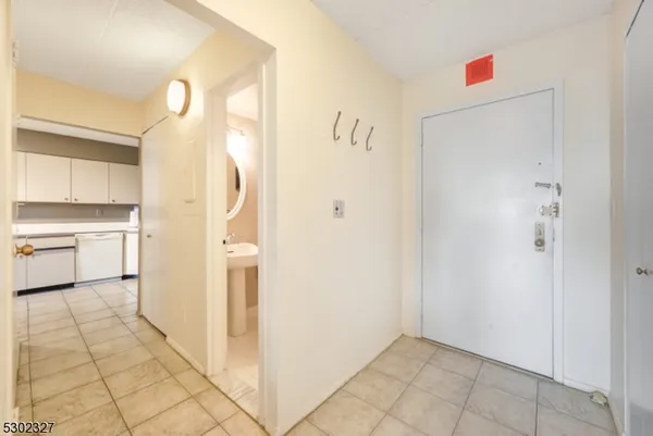 $2,800 | 1055 River Road, Unit 814, Edgewater, NJ 07020