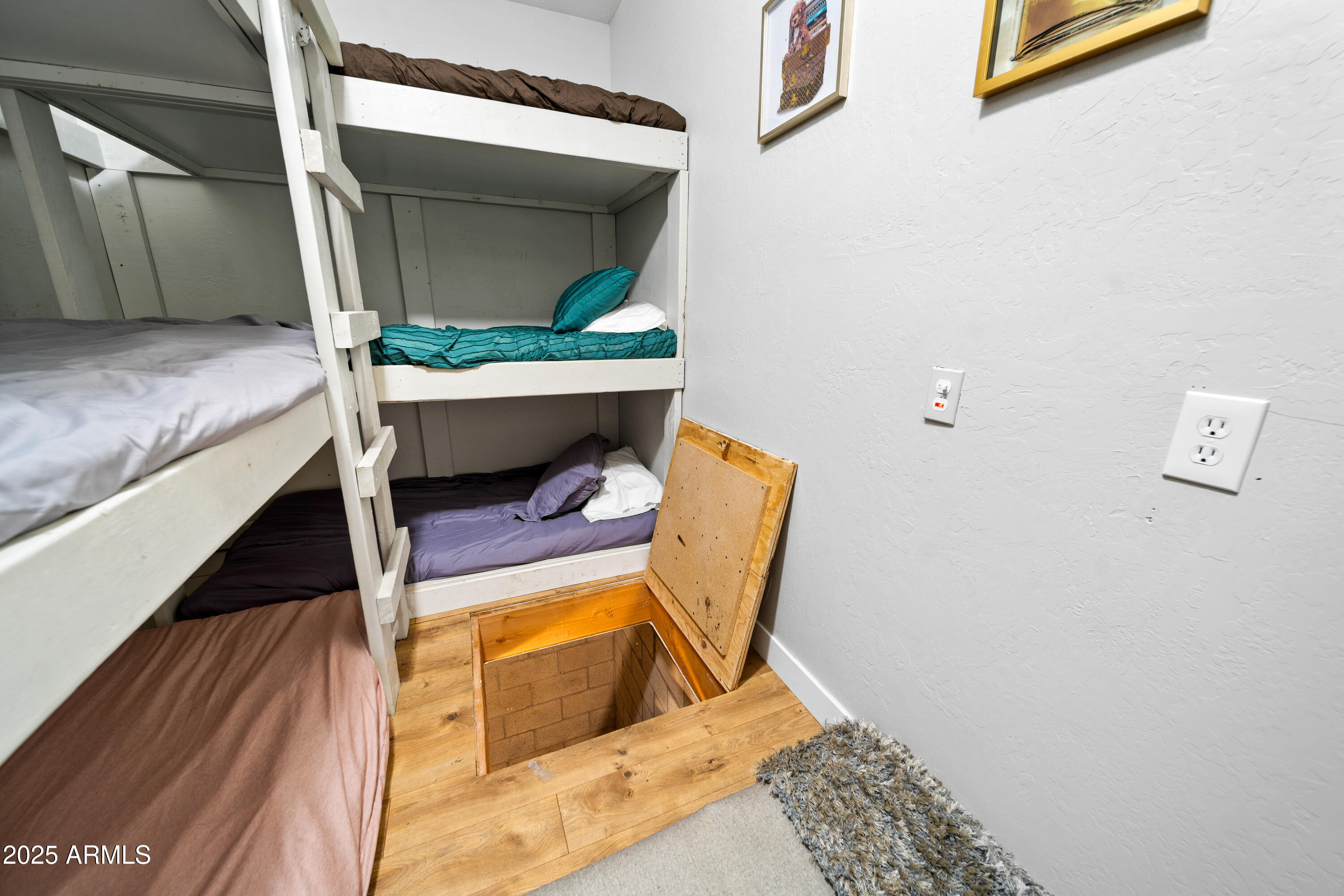 1898 Highway 260 Overgaard, AZ 85933 - Photo 25 of 38 a bedroom with a bed and a potted plant