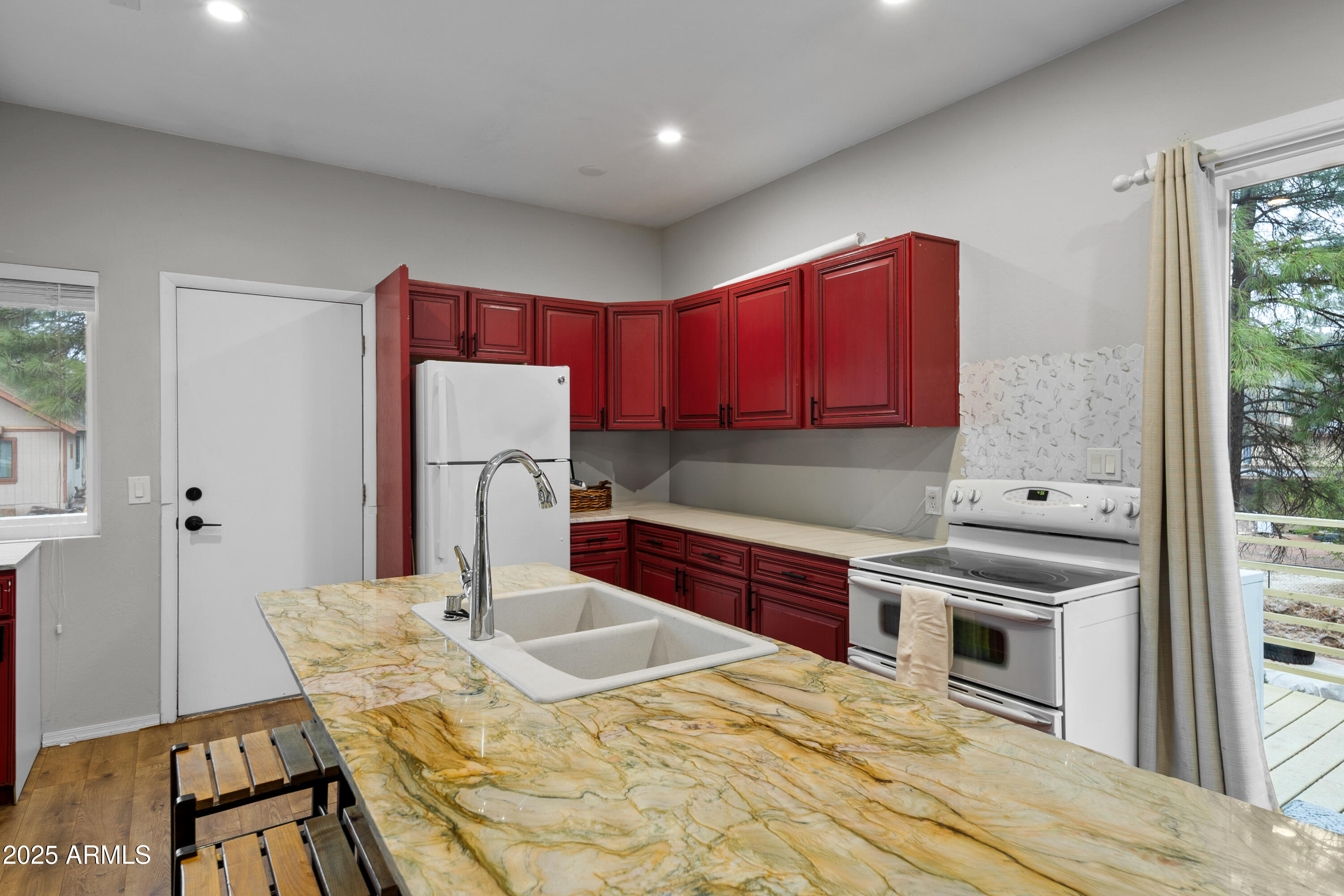 1898 Highway 260 Overgaard, AZ 85933 - Photo 4 of 38 a kitchen with granite countertop a stove a sink and a refrigerator