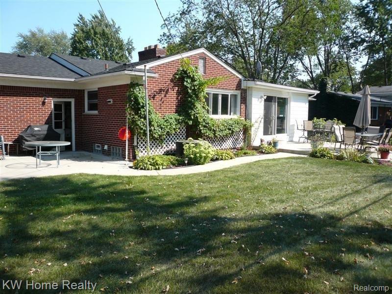 32072 Red Clover Road Farmington, MI 48334 - Photo 12 of 12 Rear