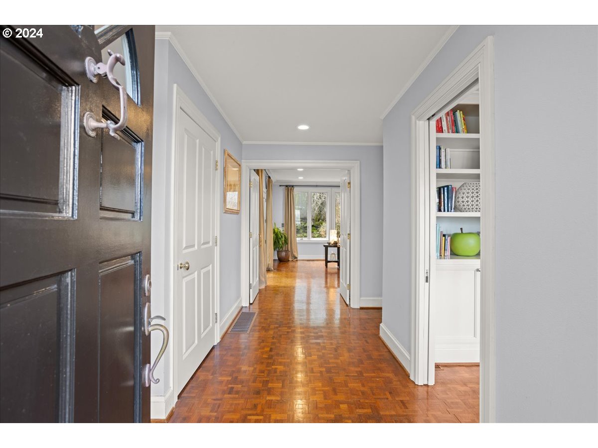 1904 Southwest Spring Street Portland, OR 97201 - Photo 5 of 45 Entrance/Foyer