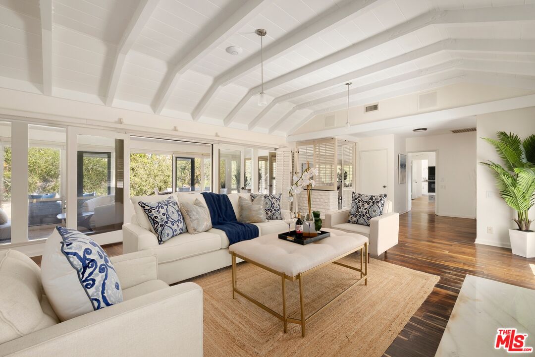 10985 Bellagio Road Los Angeles, CA 90077 - Photo 9 of 22 Gallery Image 9