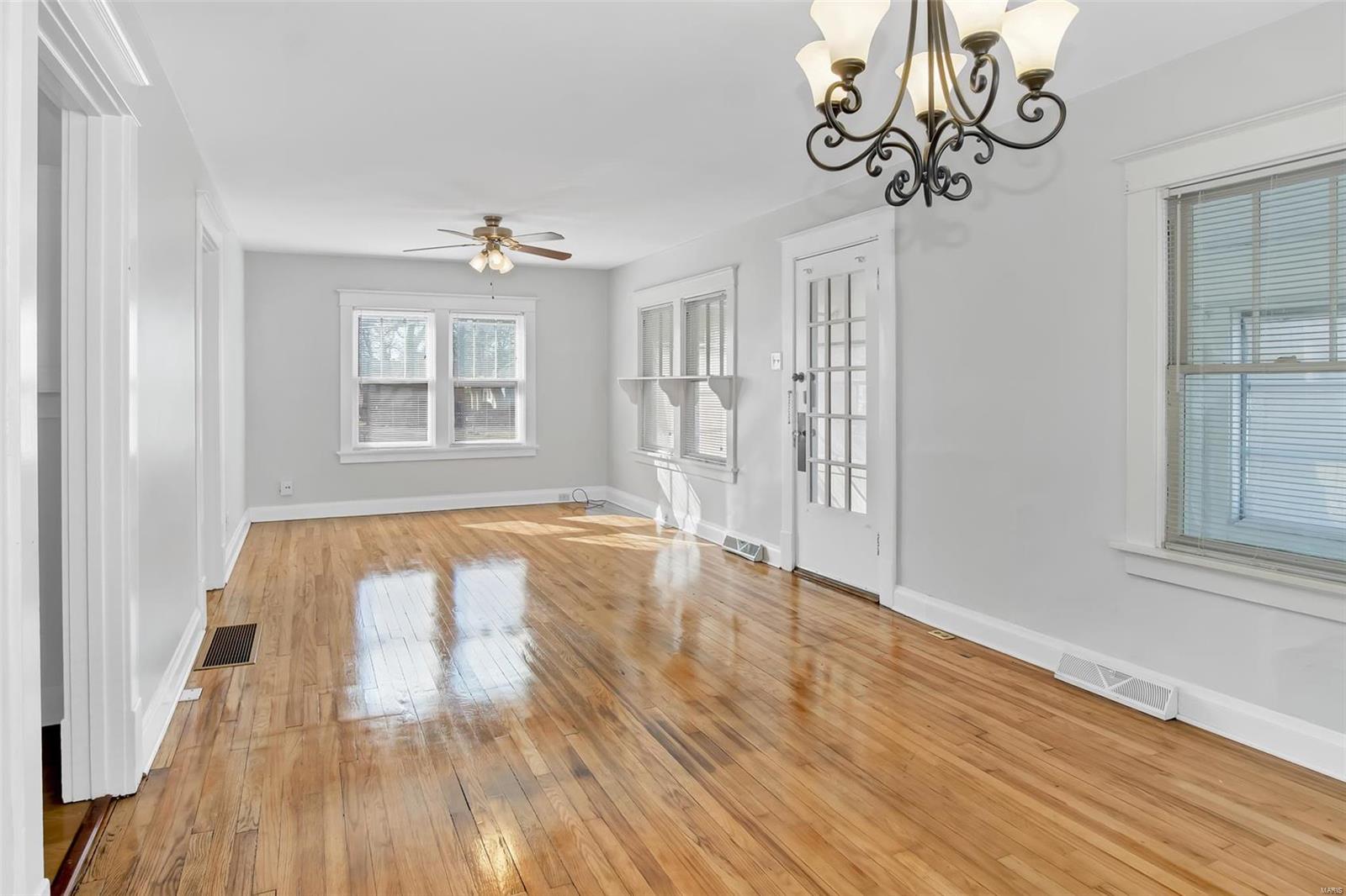 2152 North Warson Road St. Louis, MO 63114 - Photo 3 of 26 Gallery Image 3