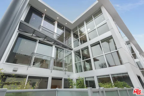 $10,900 | 11962 Gorham Avenue, Unit 2, Los Angeles, CA 90049