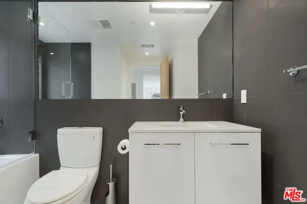 $10,900 | 11962 Gorham Avenue, Unit 2, Los Angeles, CA 90049