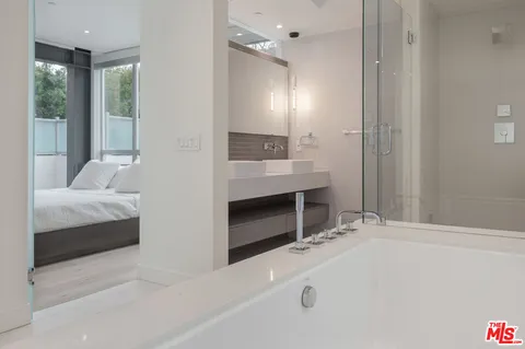 $10,900 | 11962 Gorham Avenue, Unit 2, Los Angeles, CA 90049