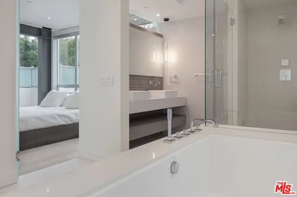 $10,900 | 11962 Gorham Avenue, Unit 2, Los Angeles, CA 90049