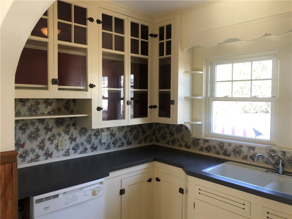 60 Oak Street Westerly, RI 02891 - Photo 9 of 26 Gallery Image 9
