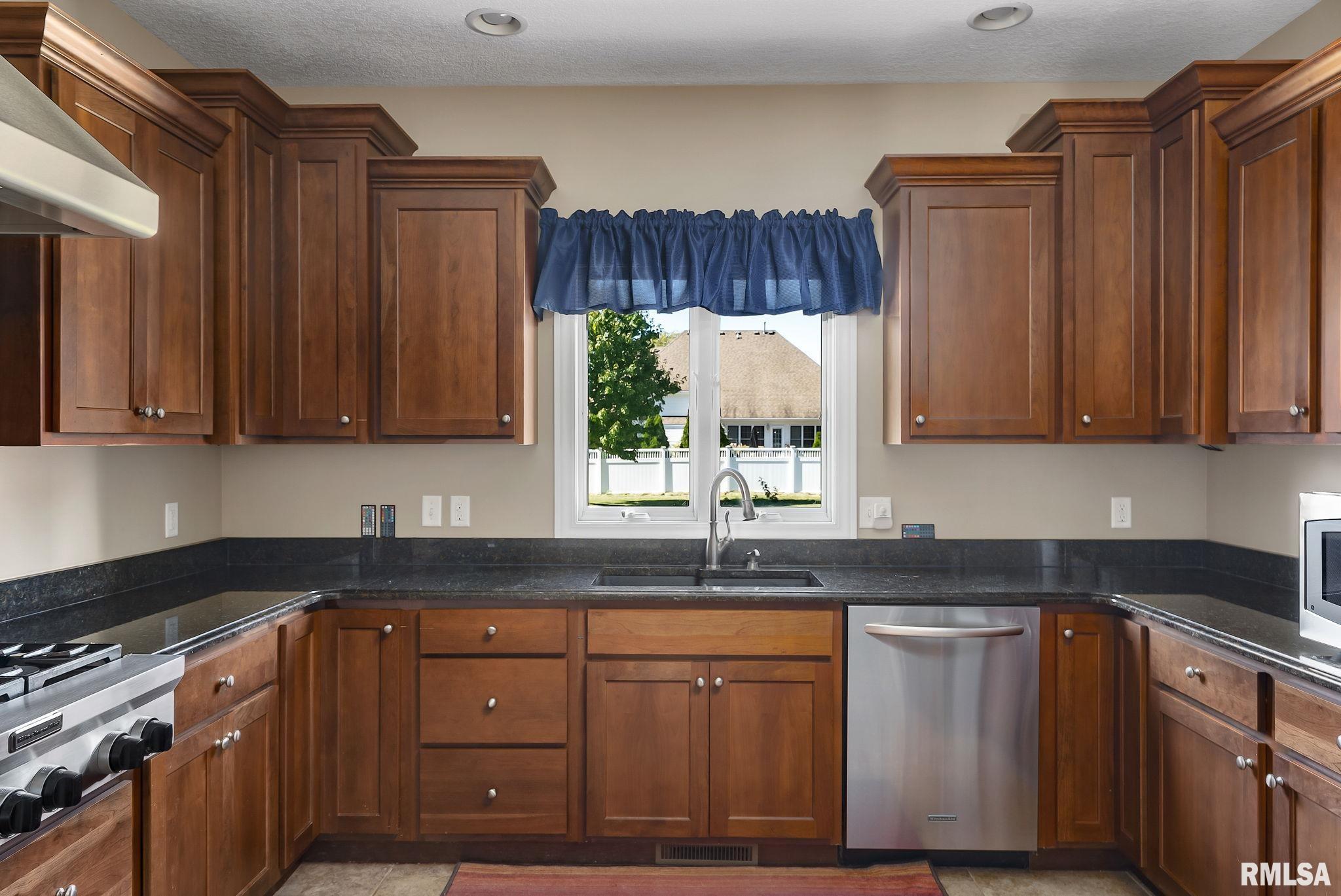 5342 Judge Road Bettendorf, IA 52722 - Photo 9 of 44 Gallery Image 9