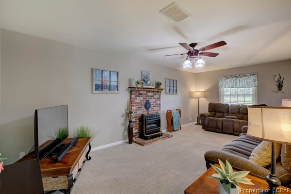 910 Possum Point Road Port Haywood, VA 23138 - Photo 13 of 47 Large Living room