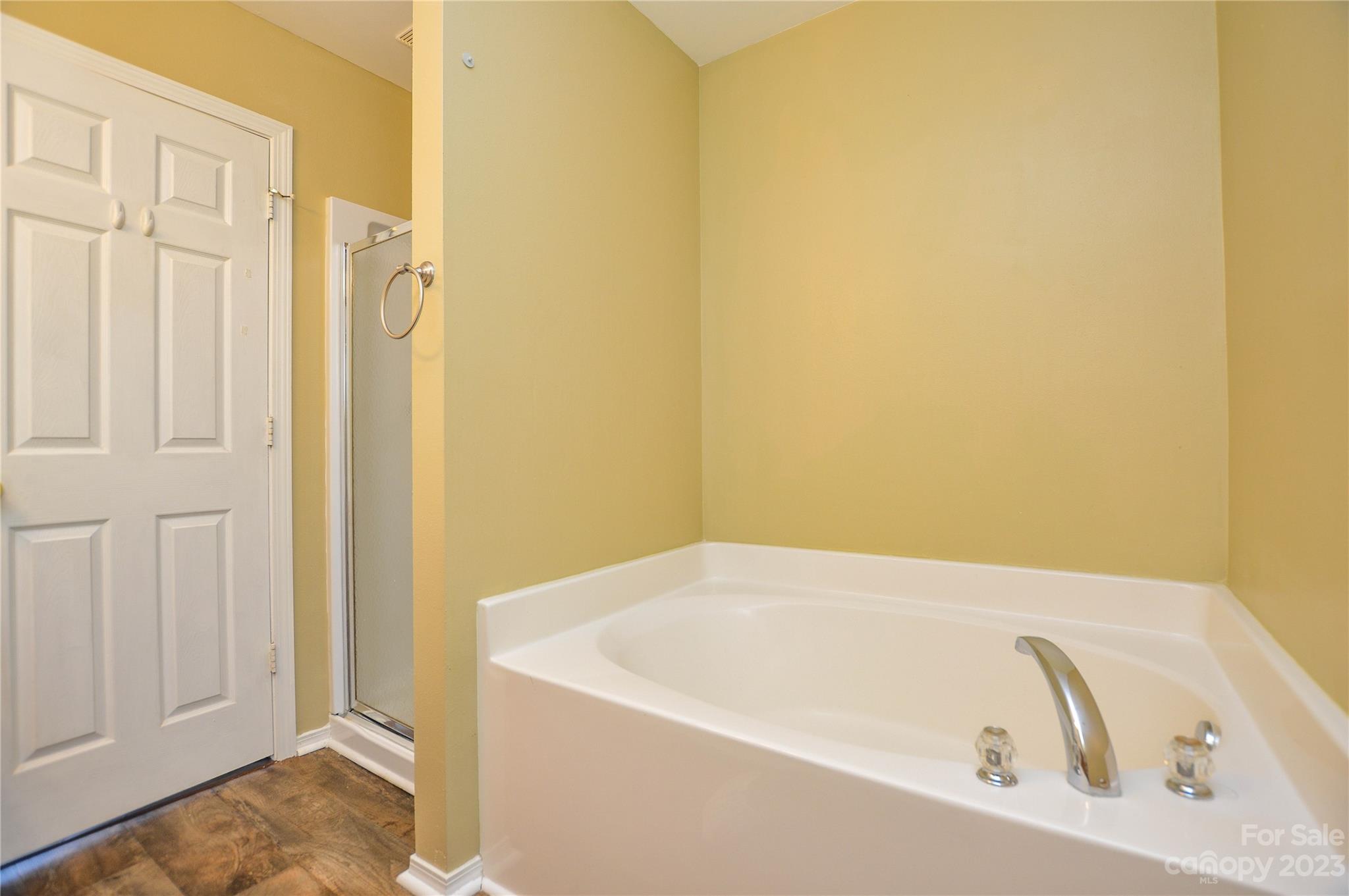 9310 John Russell Road Charlotte, NC 28215 - Photo 35 of 40 a bathroom with a bathtub