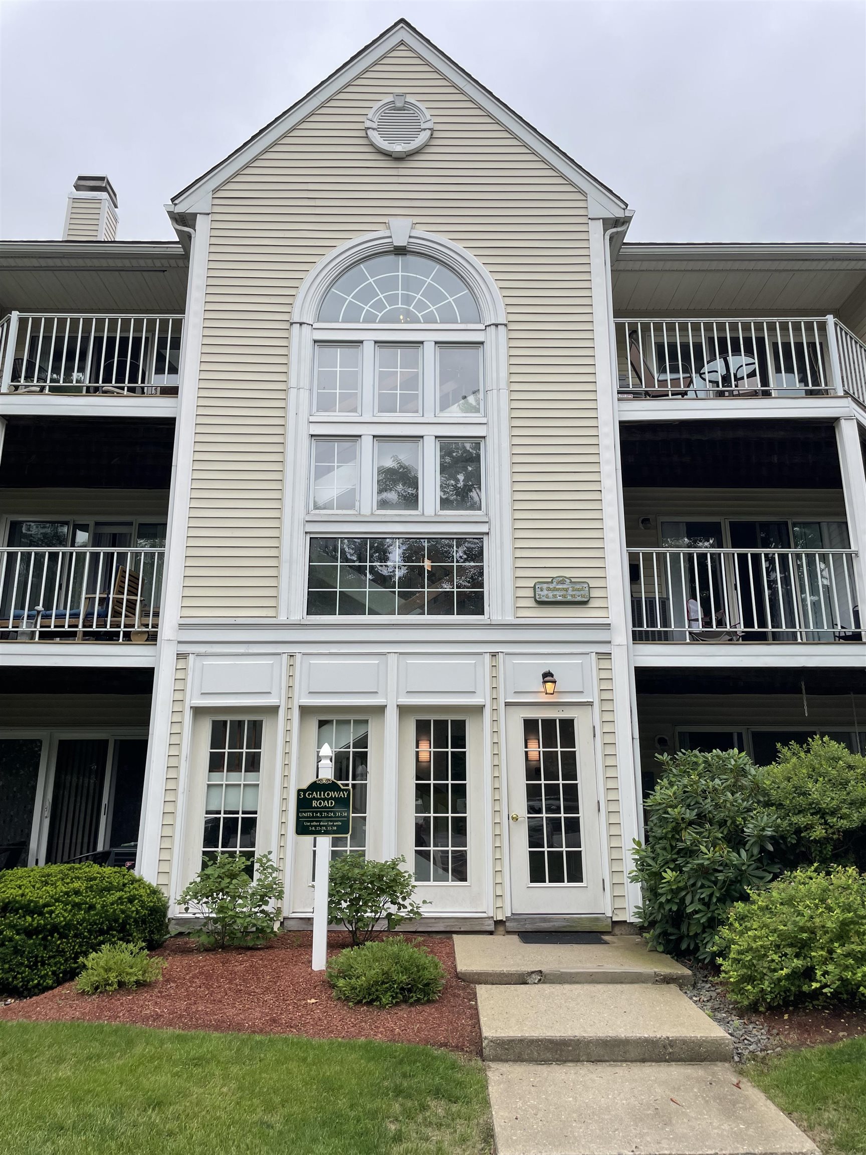 3 Galloway Road, Unit 4 Merrimack, NH 03054 - Photo 1 of 33