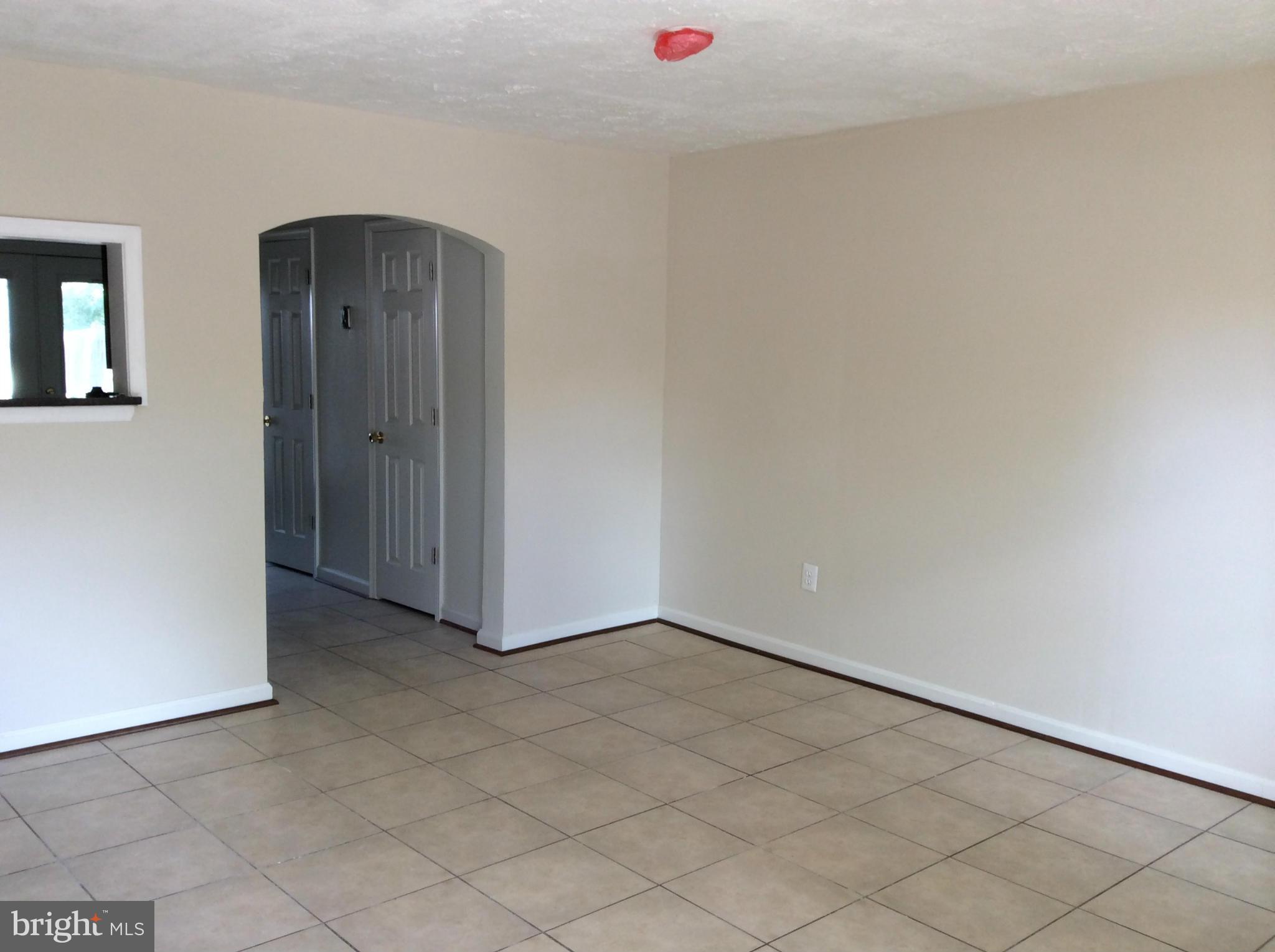 9240 Hood Road Manassas, VA 20110 - Photo 2 of 11 Family Room