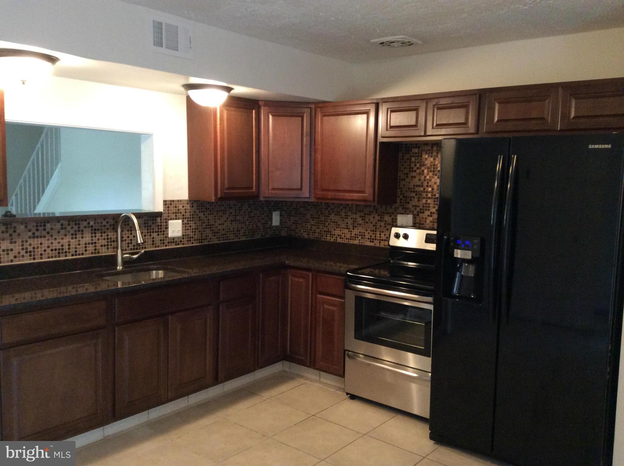 9240 Hood Road Manassas, VA 20110 - Photo 5 of 11 Kitchen