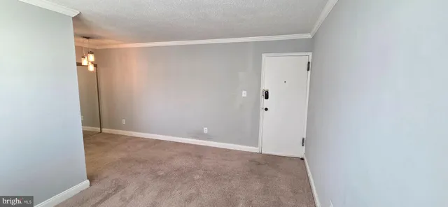 $1,995 | 2301 Farrington Avenue, Unit 303, Alexandria, VA 22303