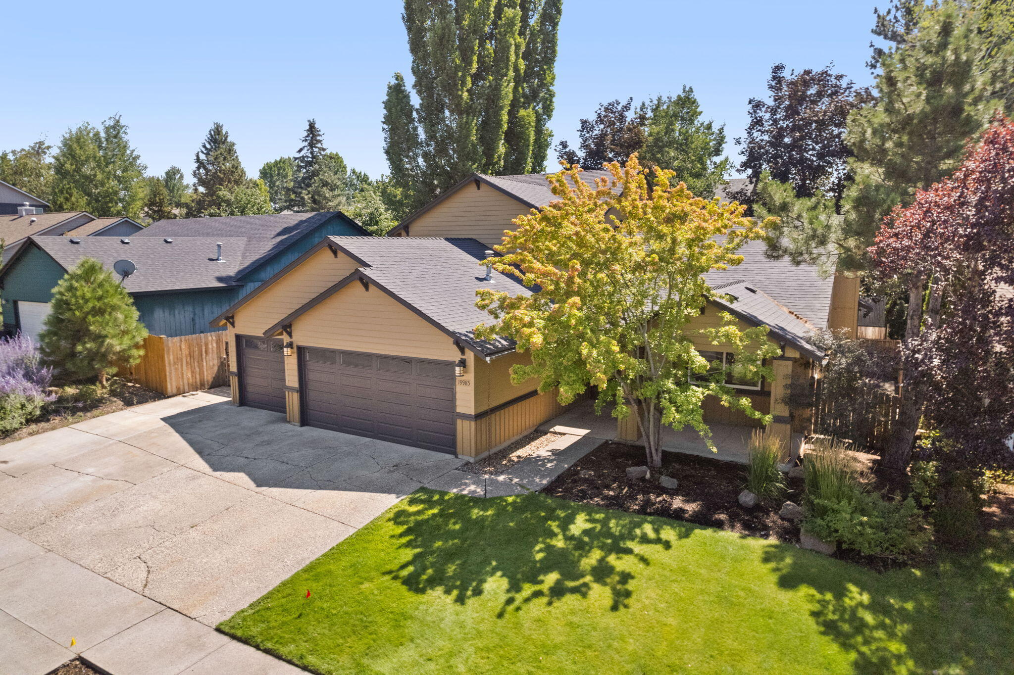 19985 Powers Road Bend, OR 97702 - Photo 38 of 44 9-web-or-mls-Riley Visuals-9