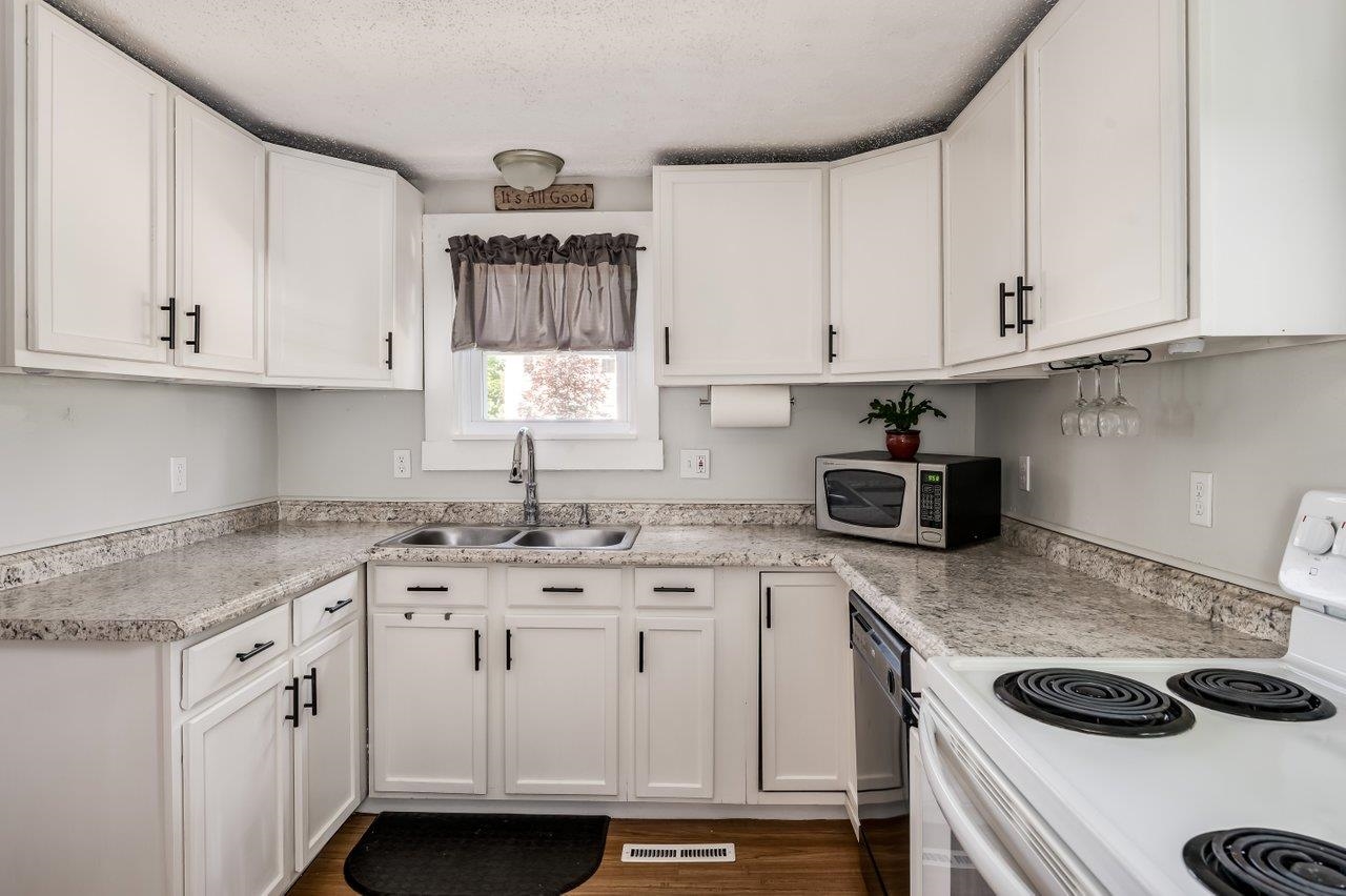 59 Walnut Street Rochester, NH 03867 - Photo 14 of 40
