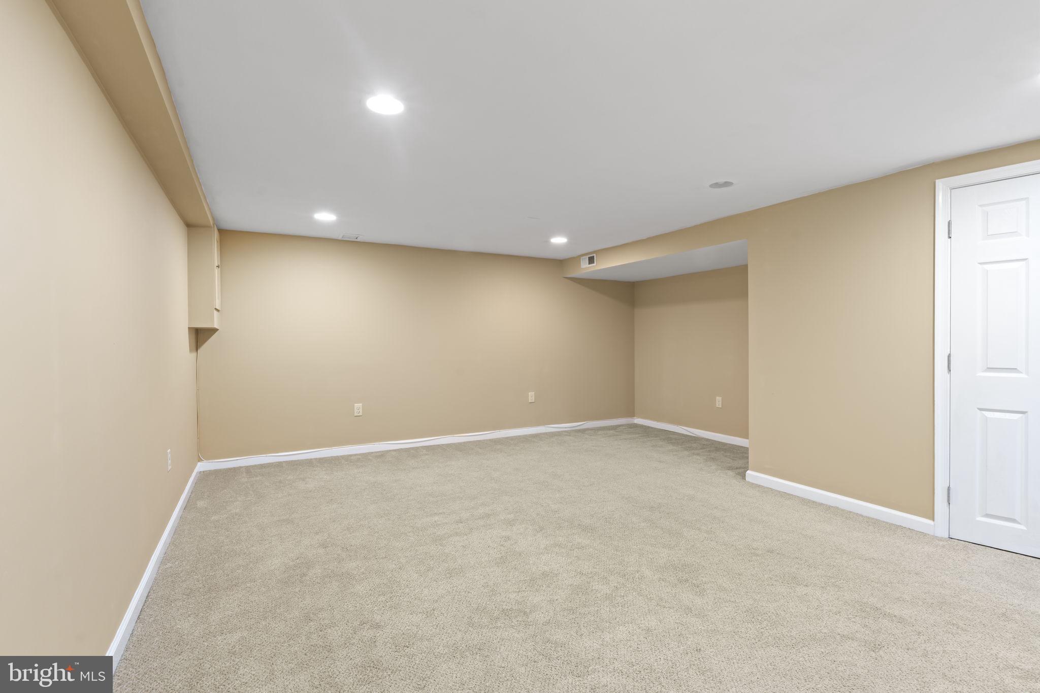 4274 Lawnside Road Philadelphia, PA 19154 - Photo 15 of 20 an empty room with a natural light