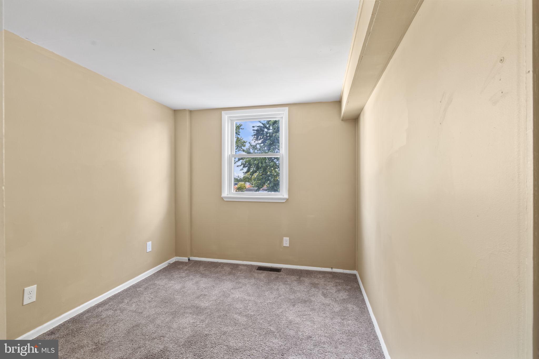 4274 Lawnside Road Philadelphia, PA 19154 - Photo 9 of 20 an empty room with windows