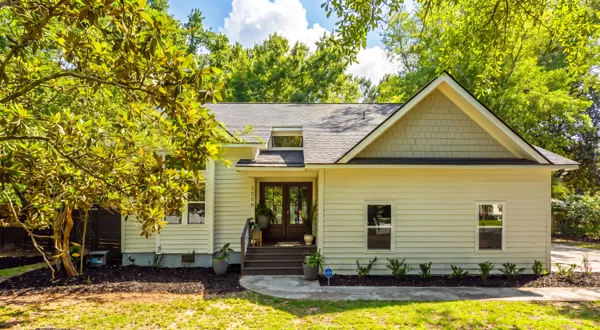 $1,050,000 | 2059 Middleburg Lane, Mount Pleasant, SC 29464