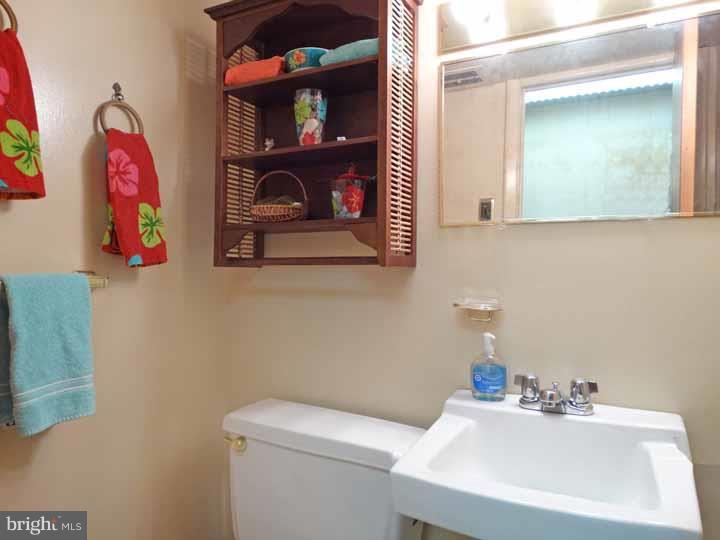 336 Ridgeway Place Philadelphia, PA 19116 - Photo 12 of 20 Bathroom