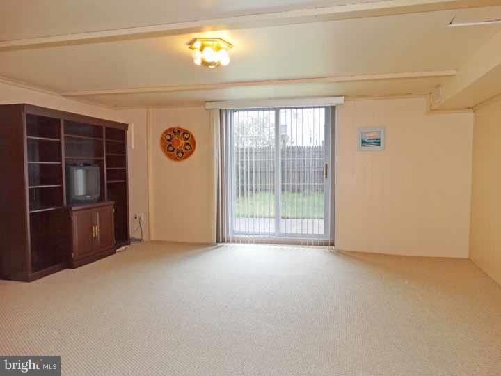 336 Ridgeway Place Philadelphia, PA 19116 - Photo 15 of 20 Family Room