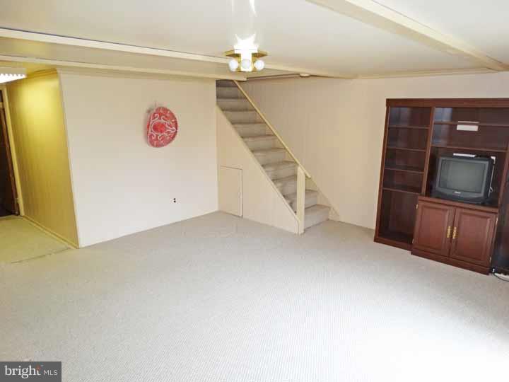 336 Ridgeway Place Philadelphia, PA 19116 - Photo 16 of 20 Family Room