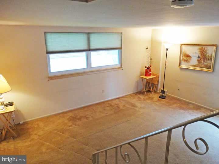 336 Ridgeway Place Philadelphia, PA 19116 - Photo 4 of 20 Living Room
