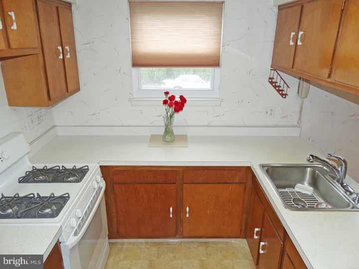 336 Ridgeway Place Philadelphia, PA 19116 - Photo 5 of 20 Kitchen
