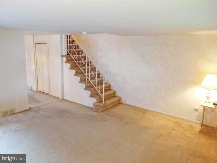 336 Ridgeway Place Philadelphia, PA 19116 - Photo 9 of 20 Living Room