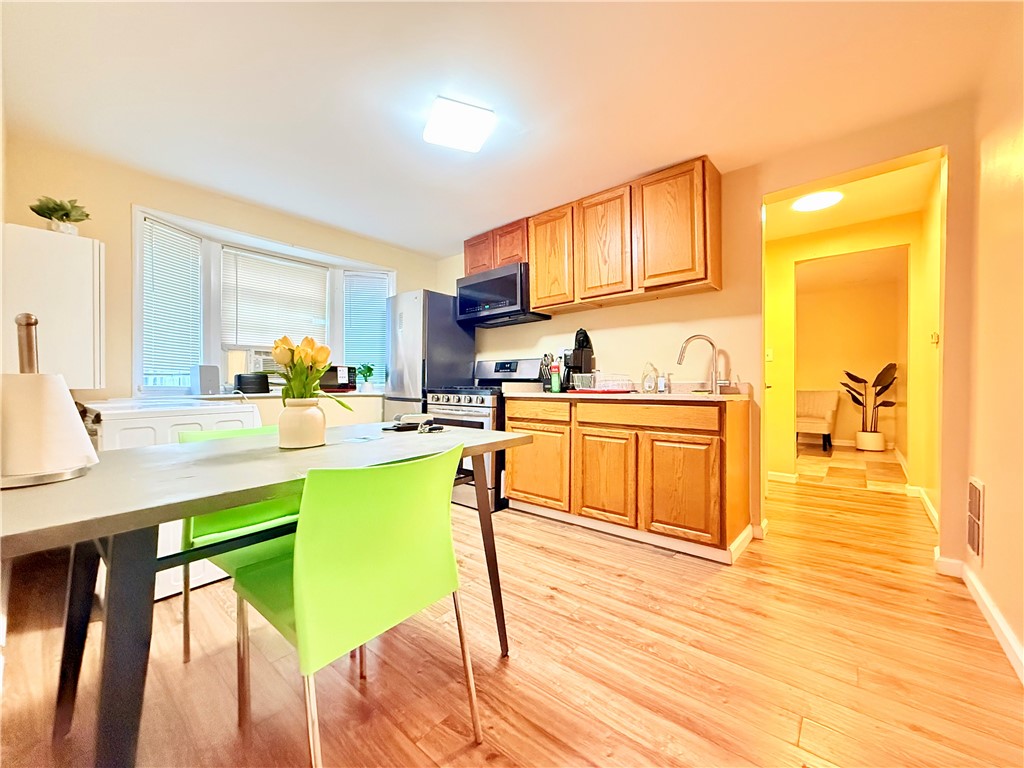 936 Monroe Avenue Rochester, NY 14620 - Photo 5 of 10