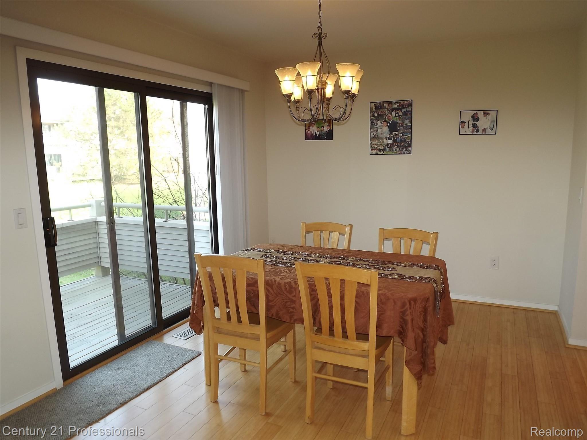 734 Hamilton Court Rochester, MI 48307 - Photo 3 of 21 Dining Room