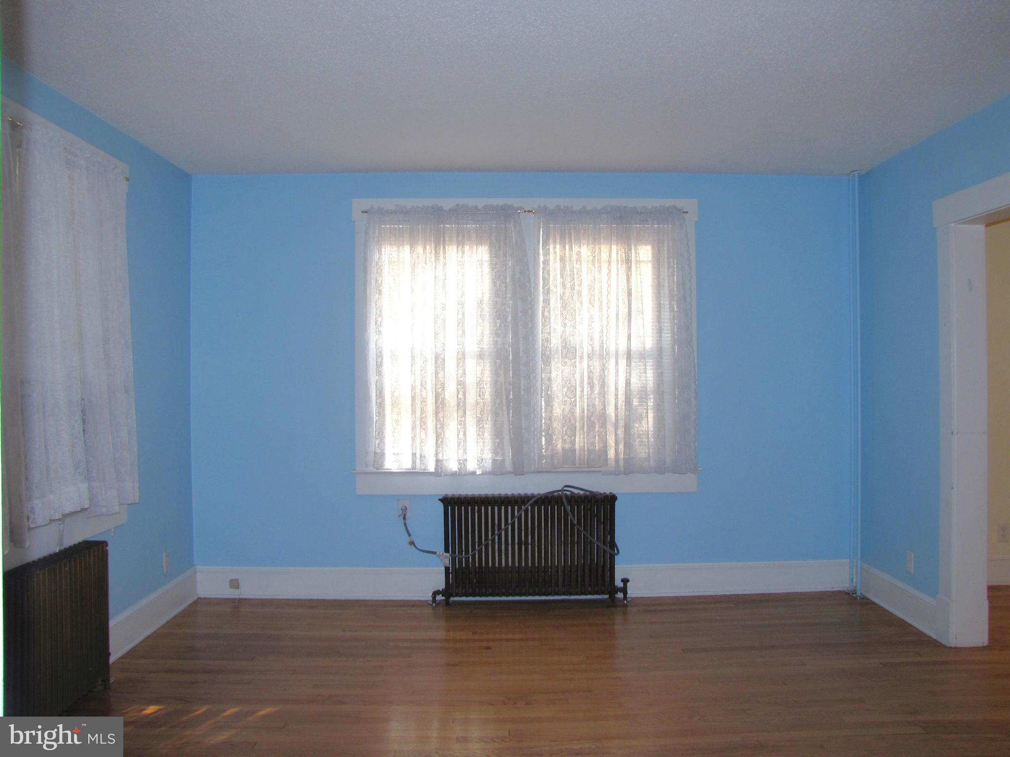 9566 North Laurel Road Laurel, MD 20723 - Photo 2 of 24 Living Room
