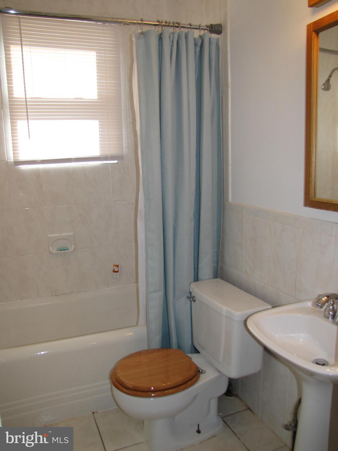 9566 North Laurel Road Laurel, MD 20723 - Photo 17 of 24 Bath