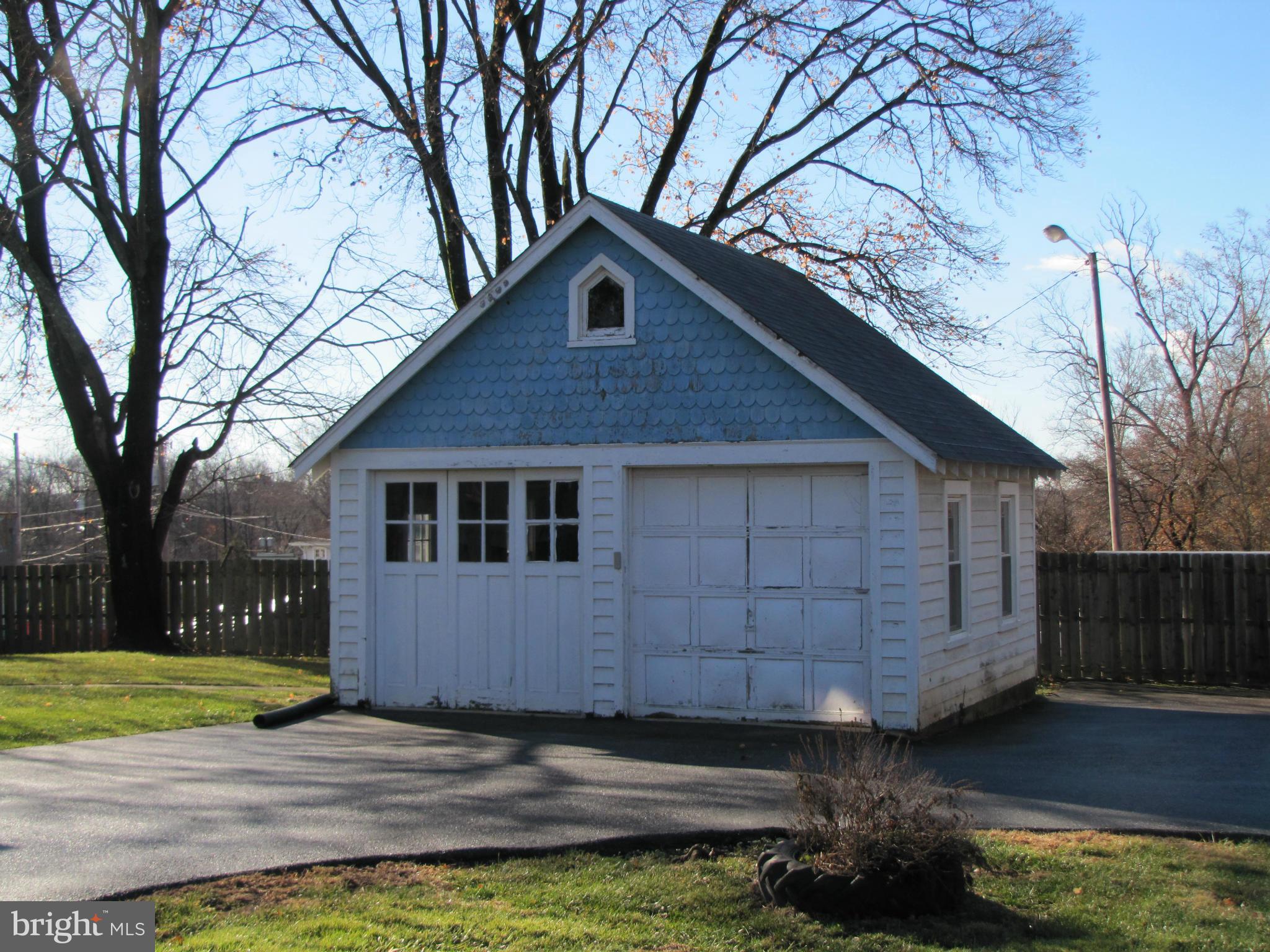 9566 North Laurel Road Laurel, MD 20723 - Photo 20 of 24 Garage