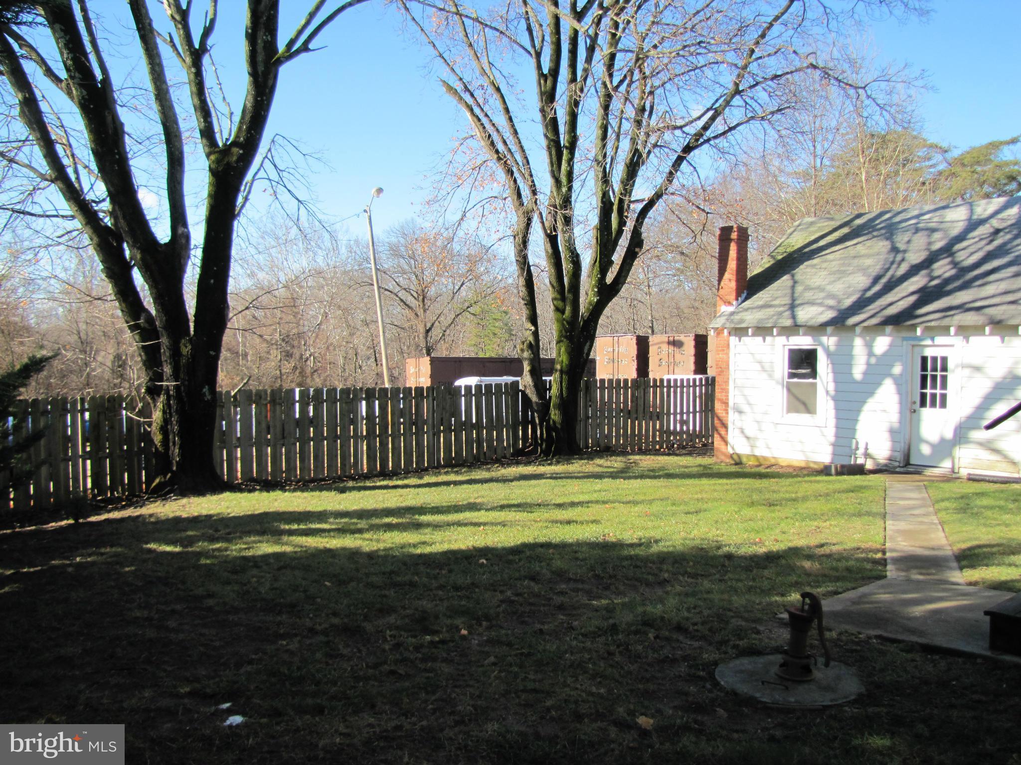 9566 North Laurel Road Laurel, MD 20723 - Photo 23 of 24 Exterior (Rear)