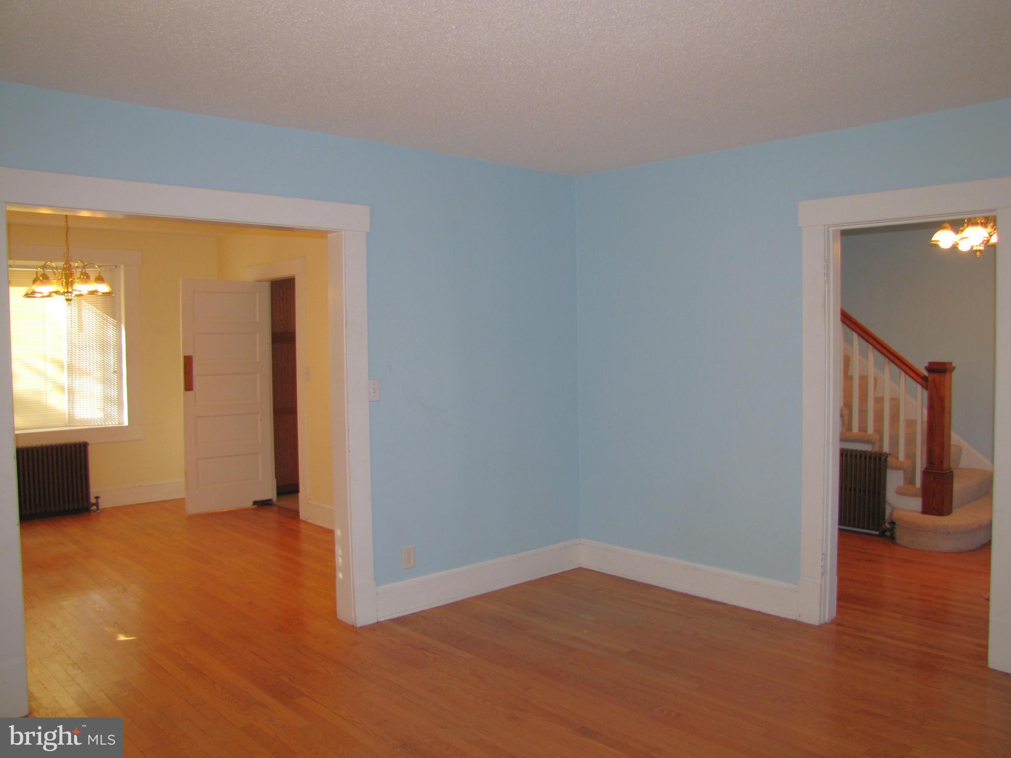 9566 North Laurel Road Laurel, MD 20723 - Photo 4 of 24 Living Room