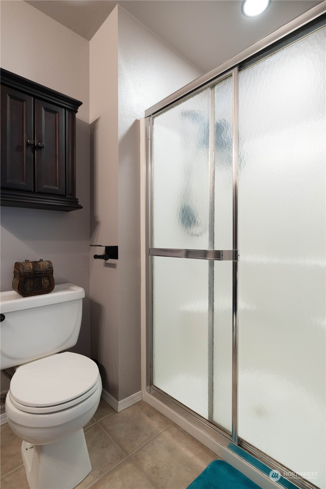 18940 Melon Street Southwest Rochester, WA 98579 - Photo 15 of 39 a bathroom with a toilet a sink and shower