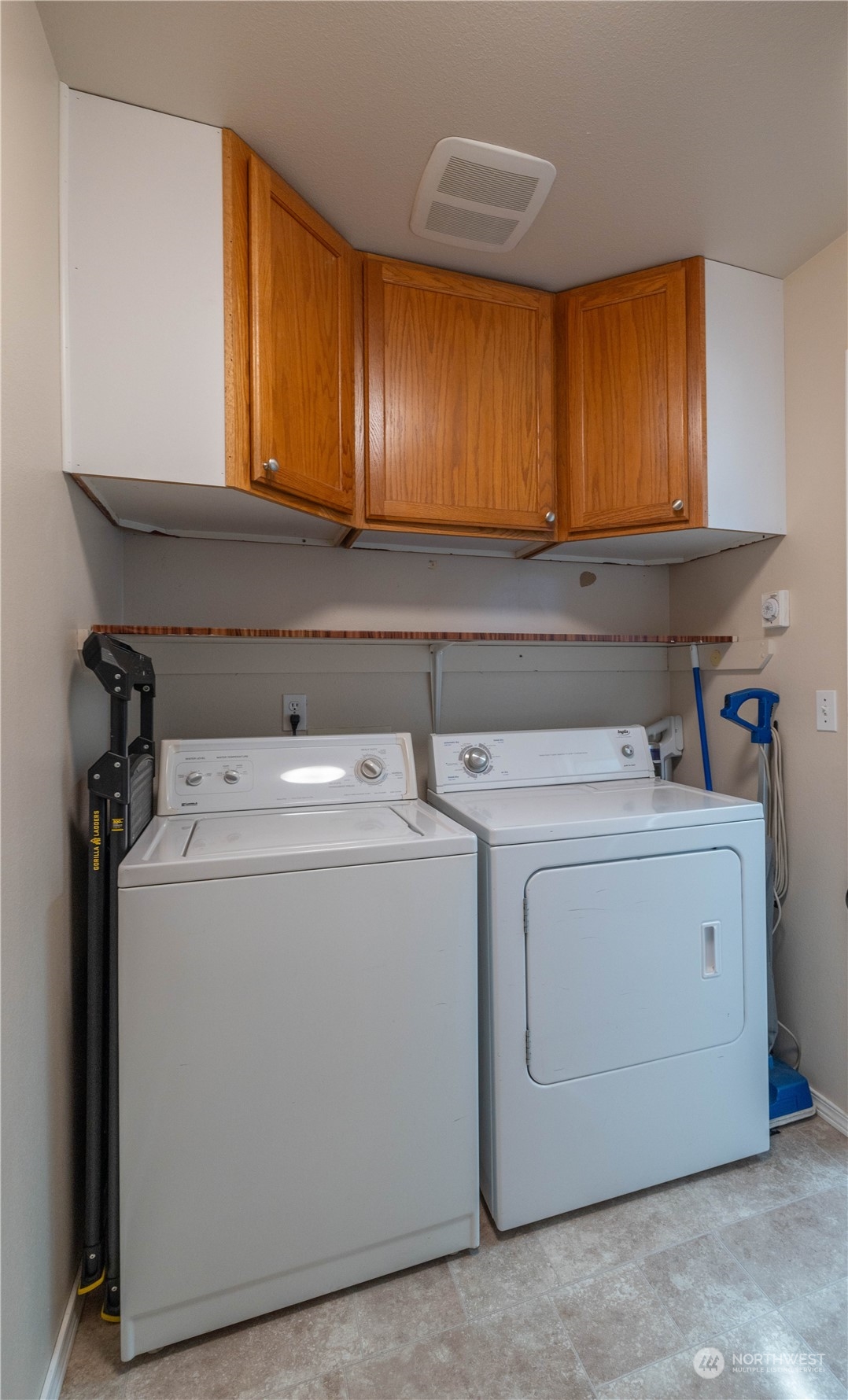 18940 Melon Street Southwest Rochester, WA 98579 - Photo 19 of 39 a utility room with dryer and washer