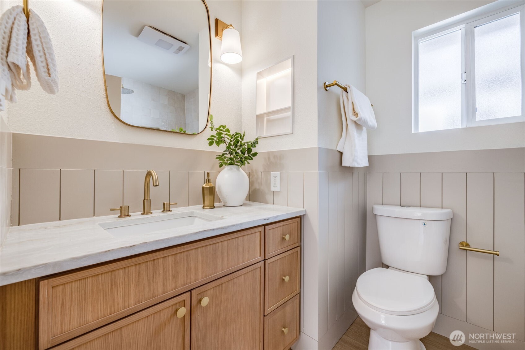 4225 Midvale Avenue North Seattle, WA 98103 - Photo 12 of 29 Gallery Image 12