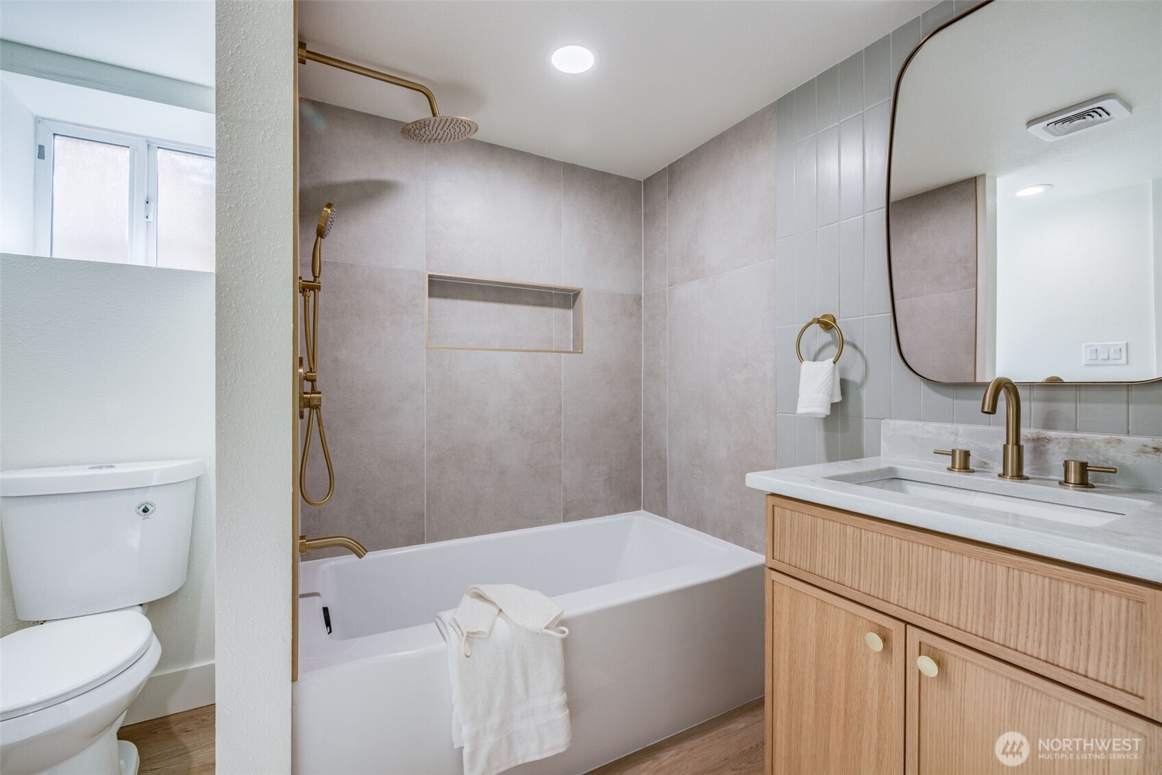 4225 Midvale Avenue North Seattle, WA 98103 - Photo 14 of 29 Gallery Image 14