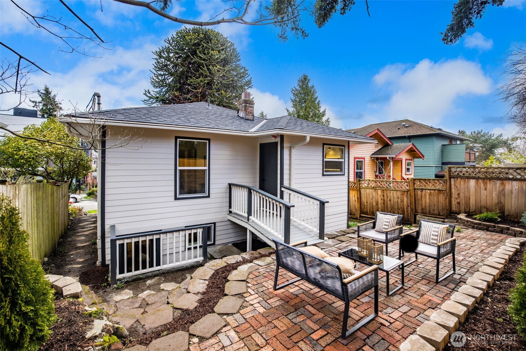 4225 Midvale Avenue North Seattle, WA 98103 - Photo 21 of 29 Gallery Image 21