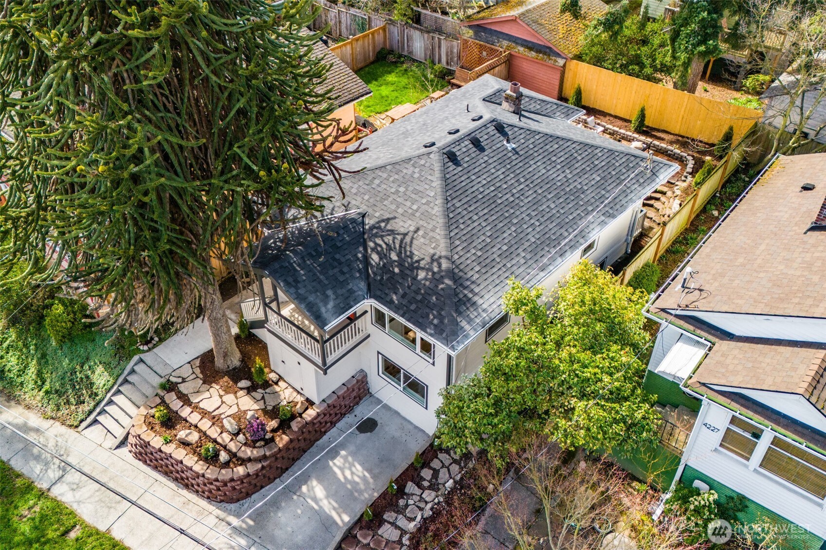 4225 Midvale Avenue North Seattle, WA 98103 - Photo 27 of 29 Gallery Image 27