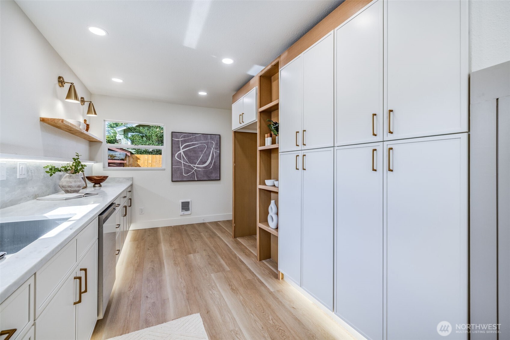 4225 Midvale Avenue North Seattle, WA 98103 - Photo 7 of 29 Gallery Image 7