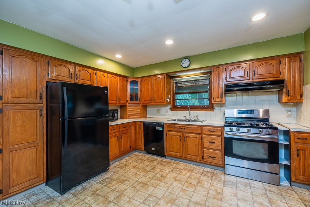4651 East Pleasant Valley Road Independence, OH 44131 - Photo 5 of 28 Abundance of cabinets for storing all your small appliances and utensils.