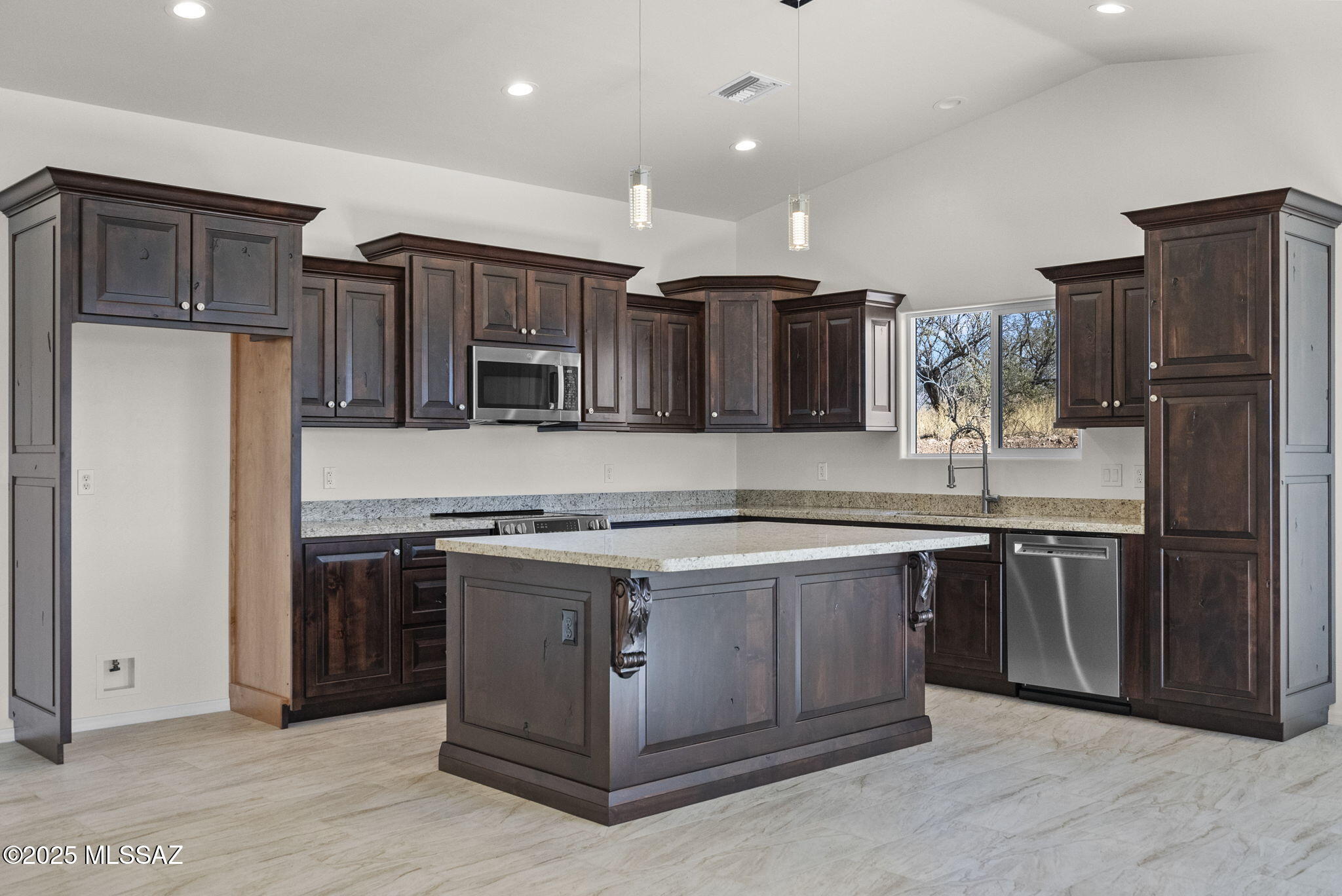 998 Calle Coyote Rio Rico, AZ 85648 - Photo 5 of 20 Gallery Image 5